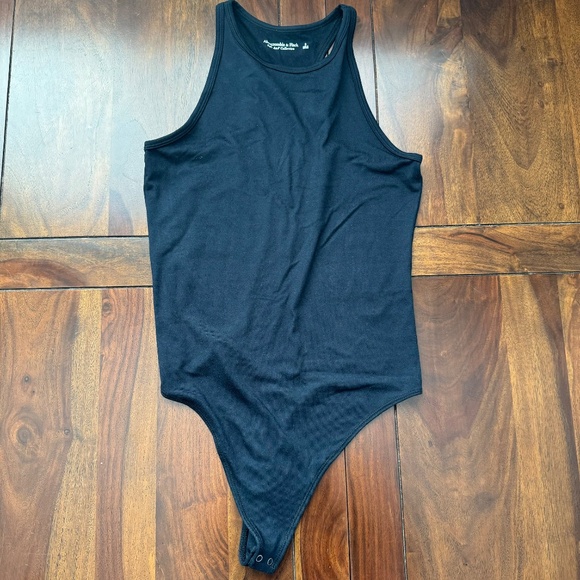 Abercrombie and Fitch Tank Bundle XS/S - Picture 11 of 11